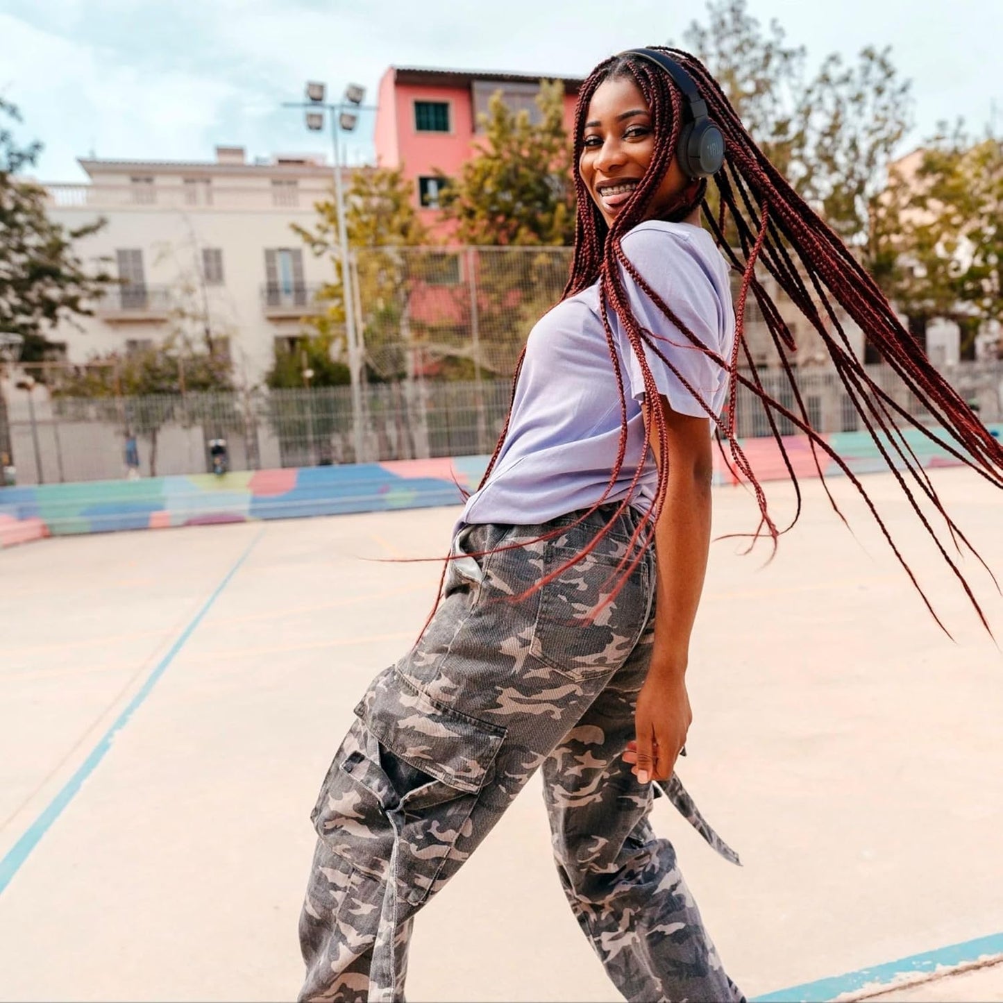 JBL Tune 520BT - Wireless On-Ear Headphones, Up to 57H Battery Life and Speed Charge, Lightweight, Comfortable and Foldable Design, Hands-Free Calls with Voice Aware (Black)